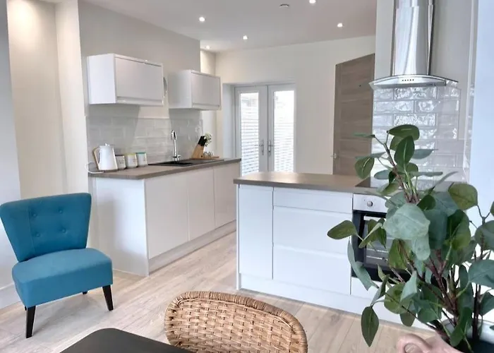 Luxury Porthcawl Large Spacious 2 Bedroom Apt, Garden, Prime Location
