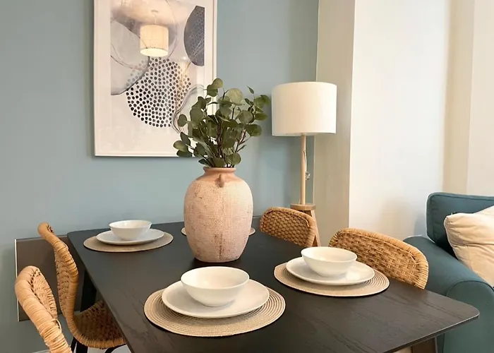 Luxury Porthcawl Large Spacious 2 Bedroom Apt, Garden, Prime Location