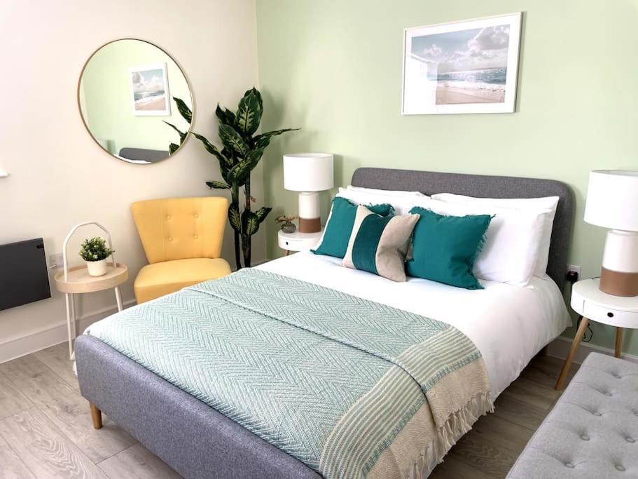 Luxury Large Spacious 2 Bedroom Apt, Garden, Prime Location Apartment