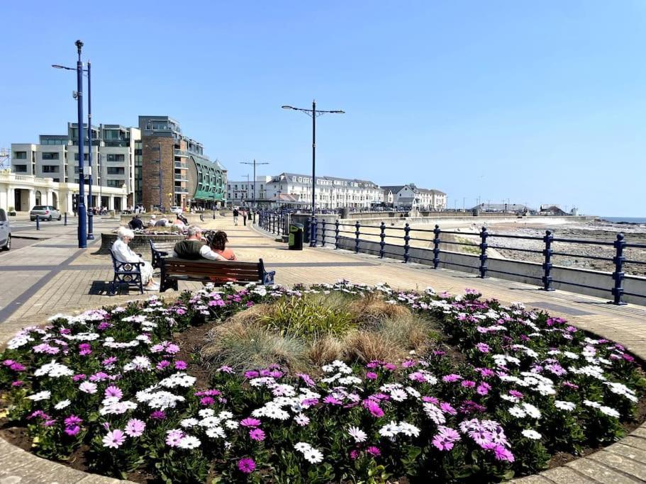 Luxury Large Spacious 2 Bedroom Apt, Garden, Prime Location